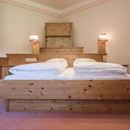 Hotel Edelweiss Braies  Esterno foto