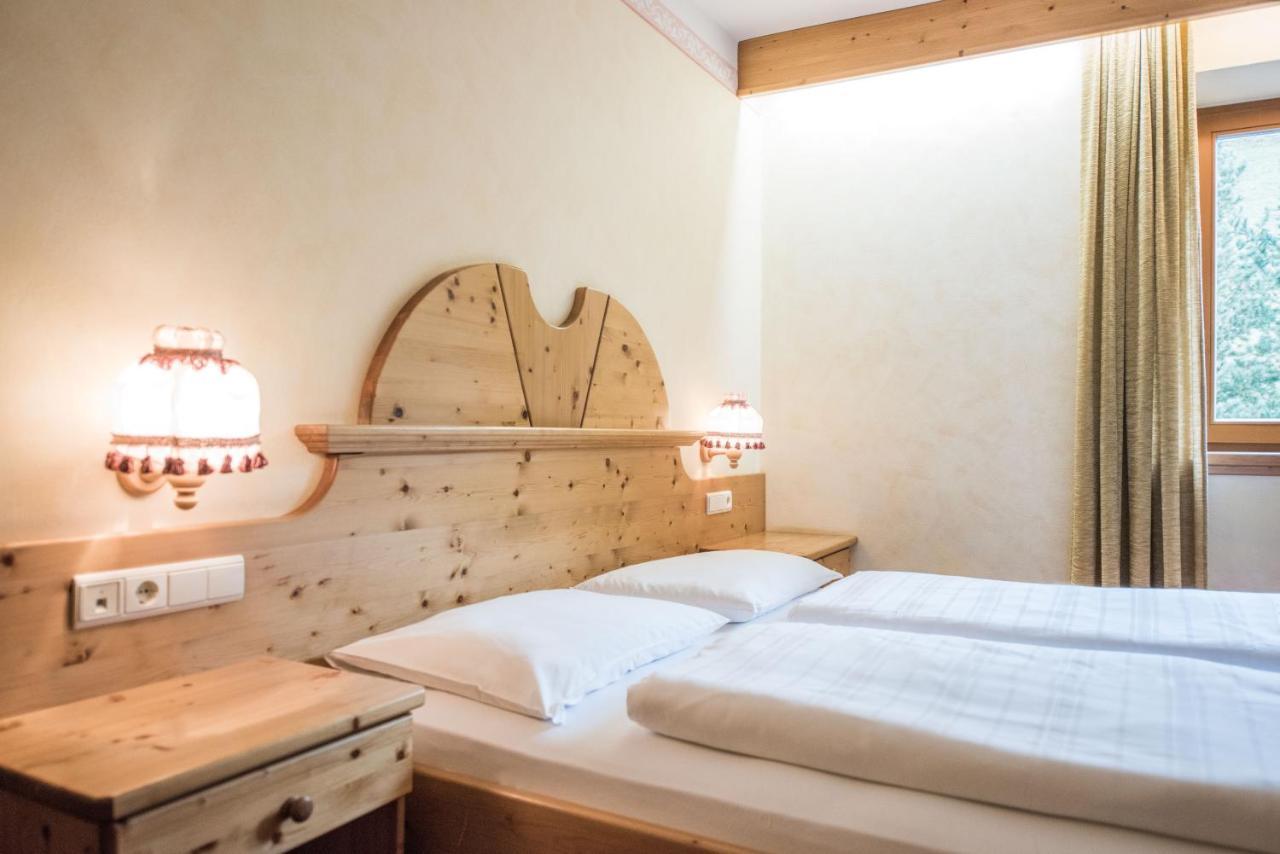 Hotel Edelweiss Braies  Esterno foto