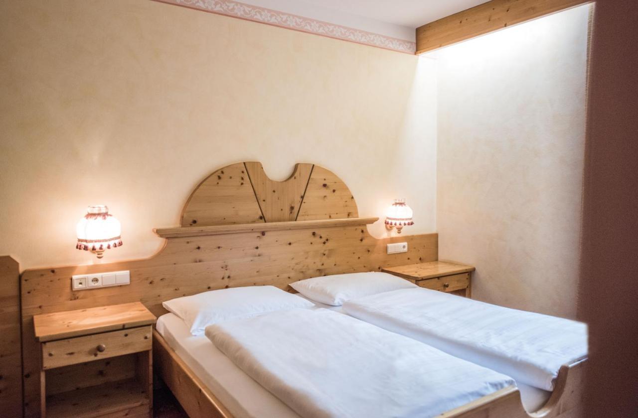 Hotel Edelweiss Braies  Esterno foto
