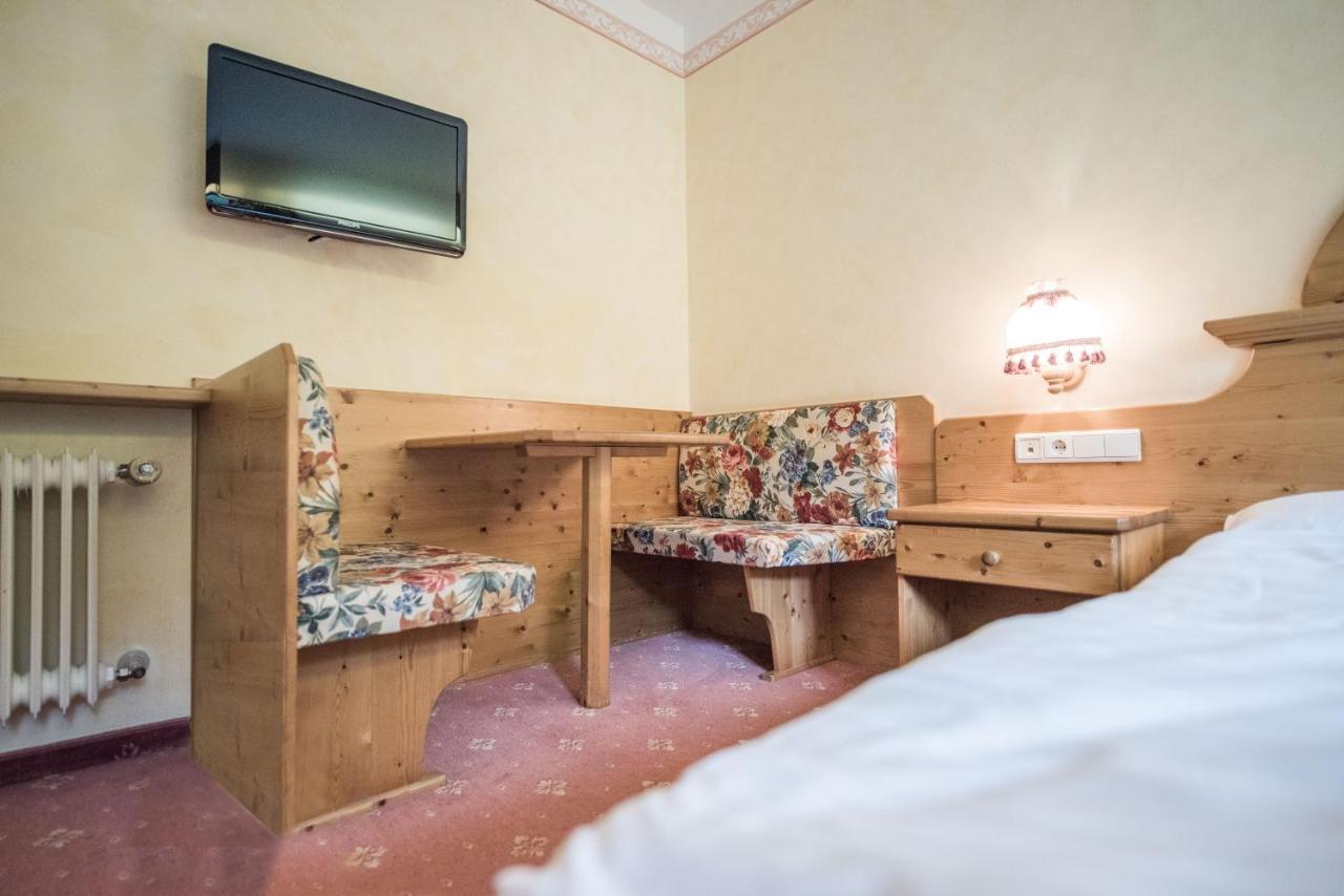 Hotel Edelweiss Braies  Esterno foto
