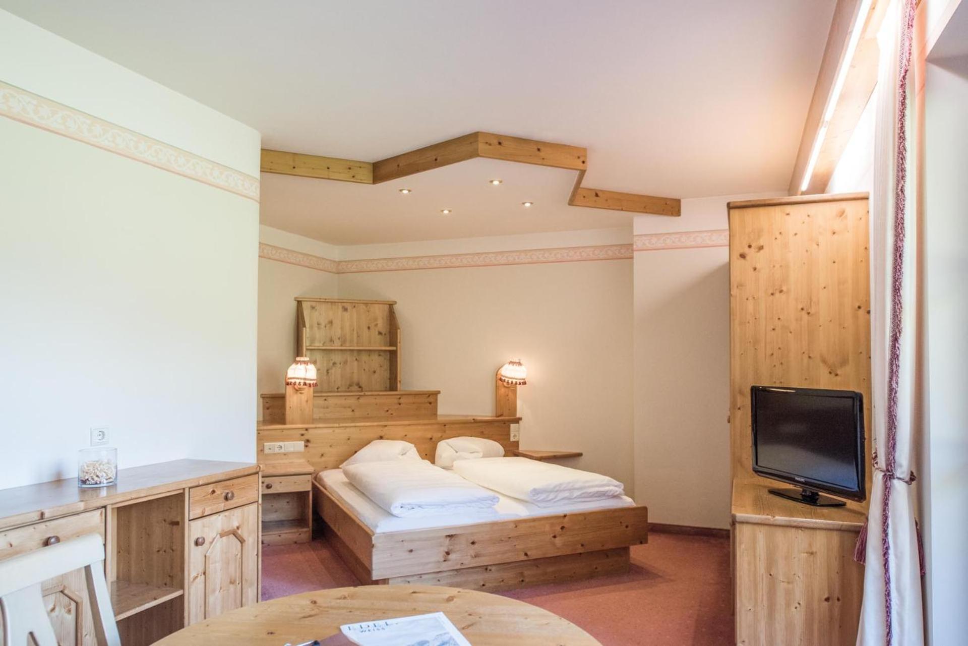 Hotel Edelweiss Braies  Esterno foto