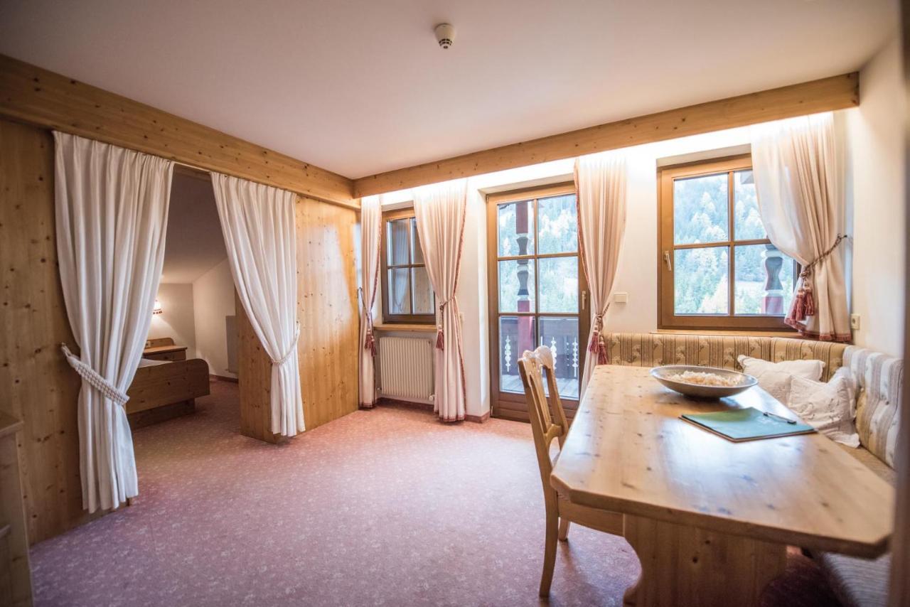 Hotel Edelweiss Braies  Esterno foto