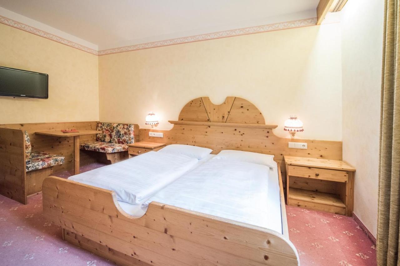 Hotel Edelweiss Braies  Esterno foto
